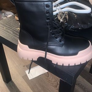 Size 7 women boots forever 21